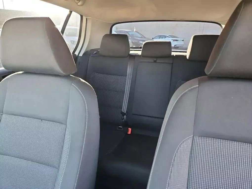 Used 2011 Volkswagen Golf 4-Door FWD image 25
