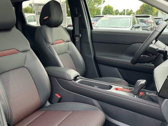 New 2025 Nissan Kicks SR w/ SR Premium Package image 32