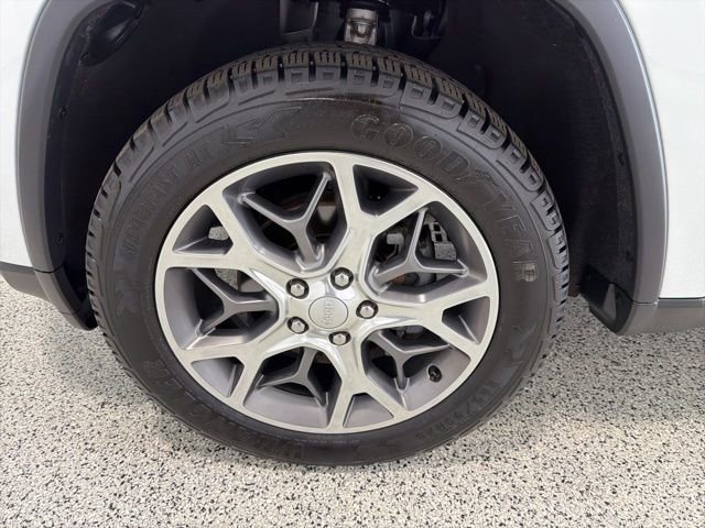 Used 2019 Jeep Grand Cherokee Limited w/ Luxury Group II image 36