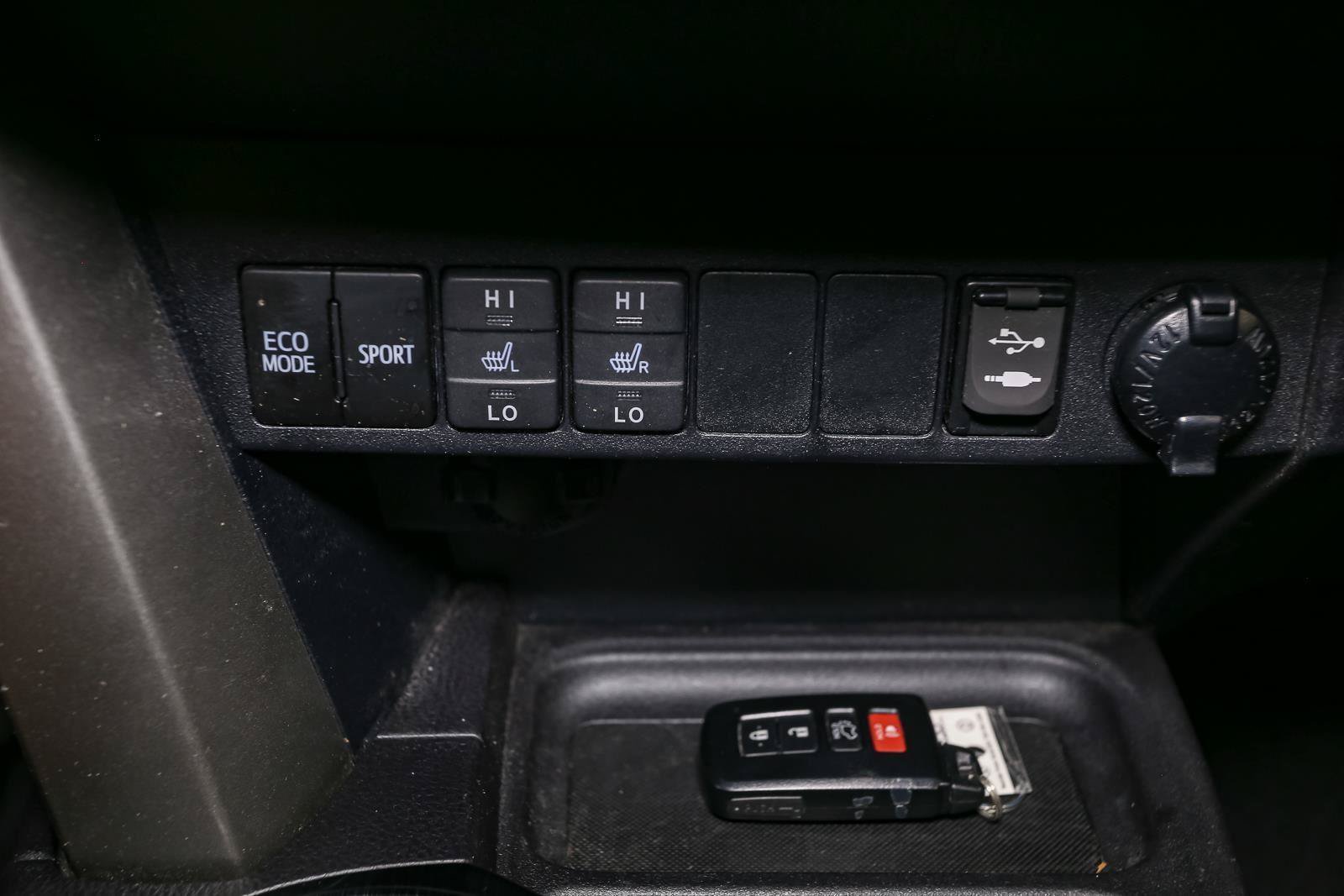 Used 2018 Toyota RAV4 Limited w/ Advanced Technology Package AWD/4WD image 31