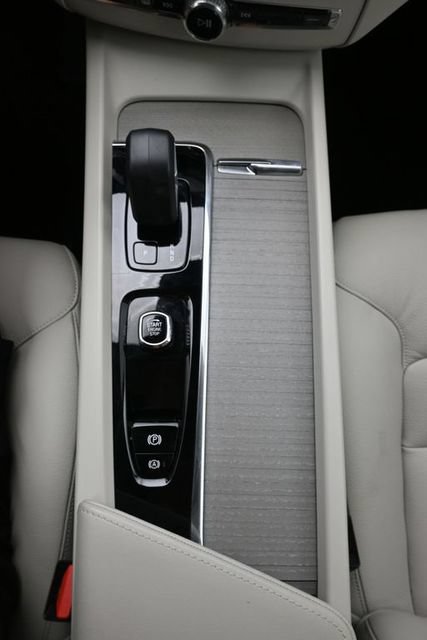 Used 2024 Volvo XC60 B5 Plus AWD/4WD image 11