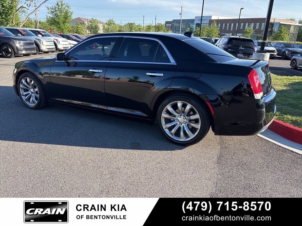 Used 2017 Chrysler 300 C image 3