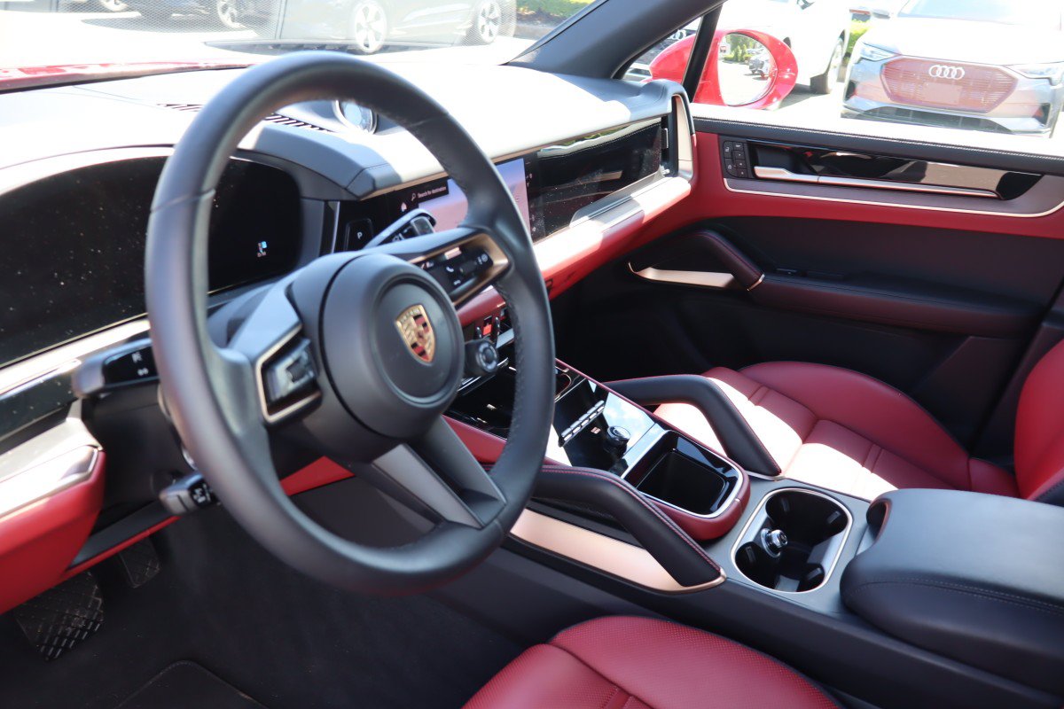 Used 2025 Porsche Cayenne E-Hybrid AWD/4WD image 9