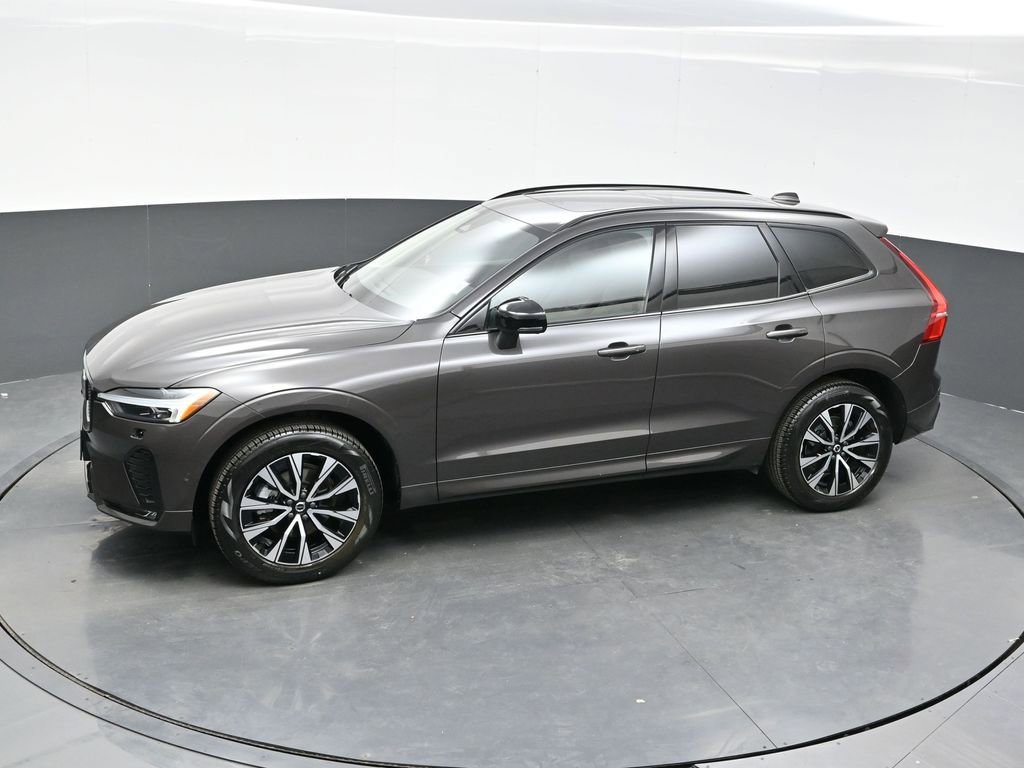 Used 2025 Volvo XC60 B5 Plus AWD/4WD image 30