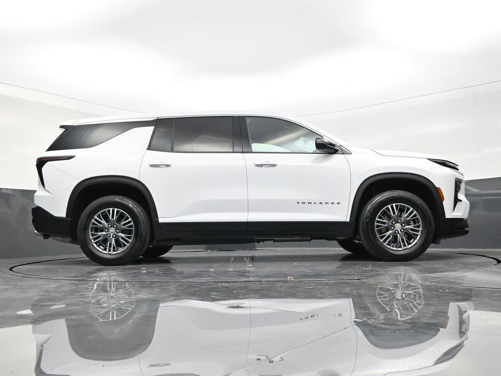 Used 2024 Chevrolet Traverse LS FWD image 26