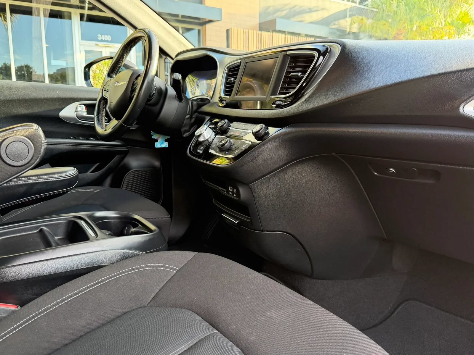 Used 2020 Chrysler Pacifica Touring w/ S Appearance Package FWD image 15