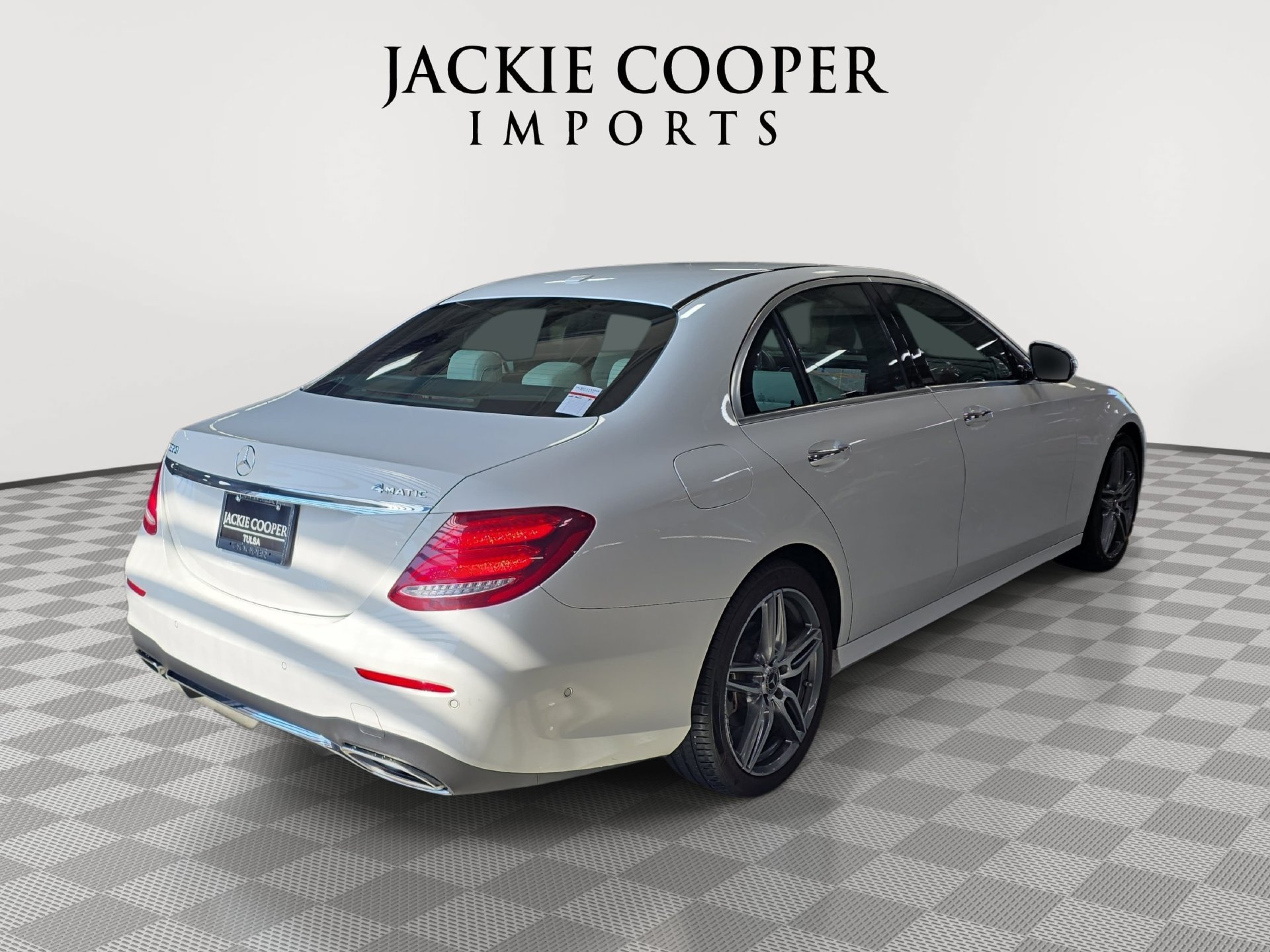 Used 2020 Mercedes-Benz E 350 4MATIC Sedan image 5