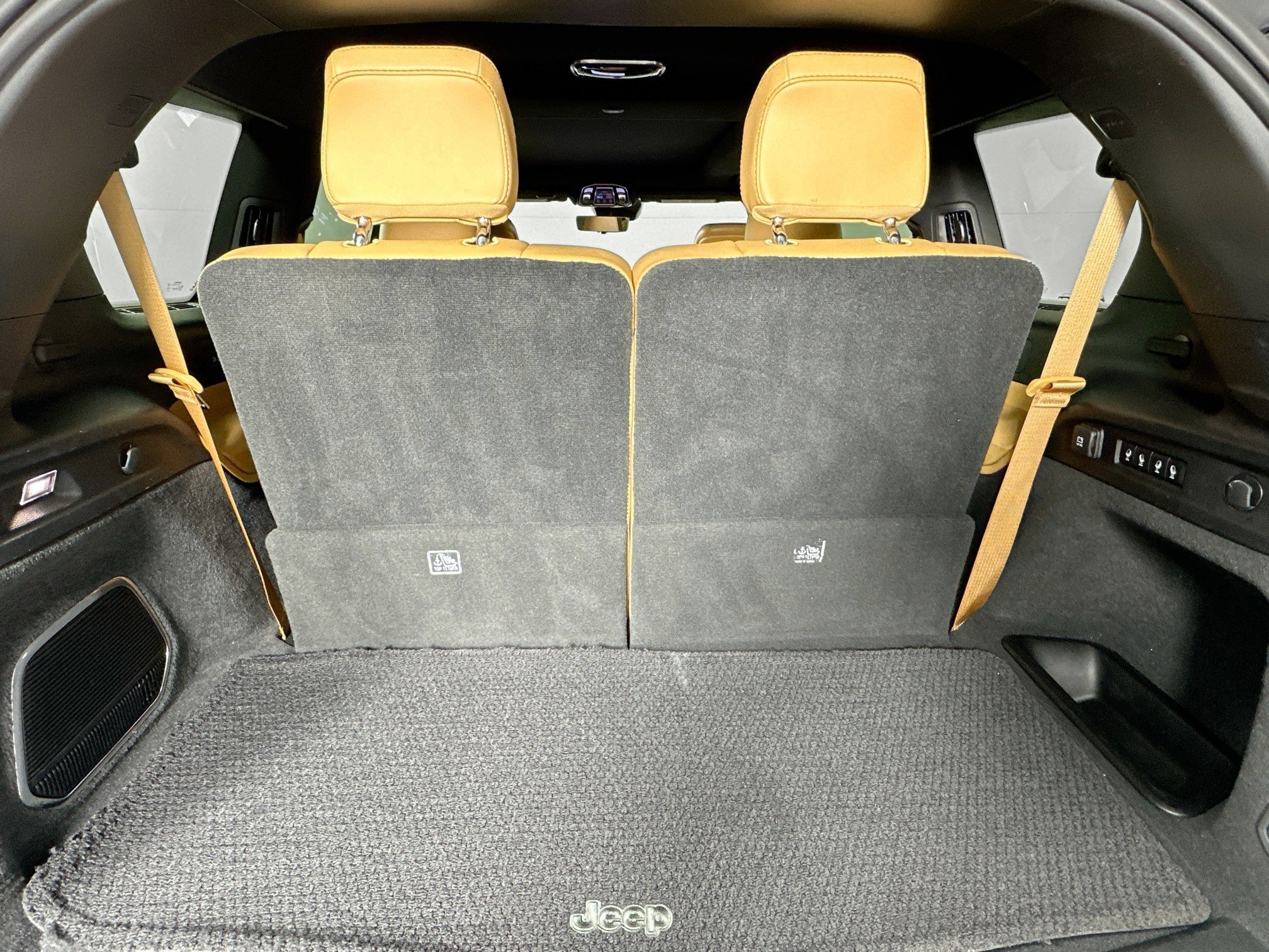 Used 2023 Jeep Grand Cherokee L Summit w/ Advanced Protech Group IV image 28