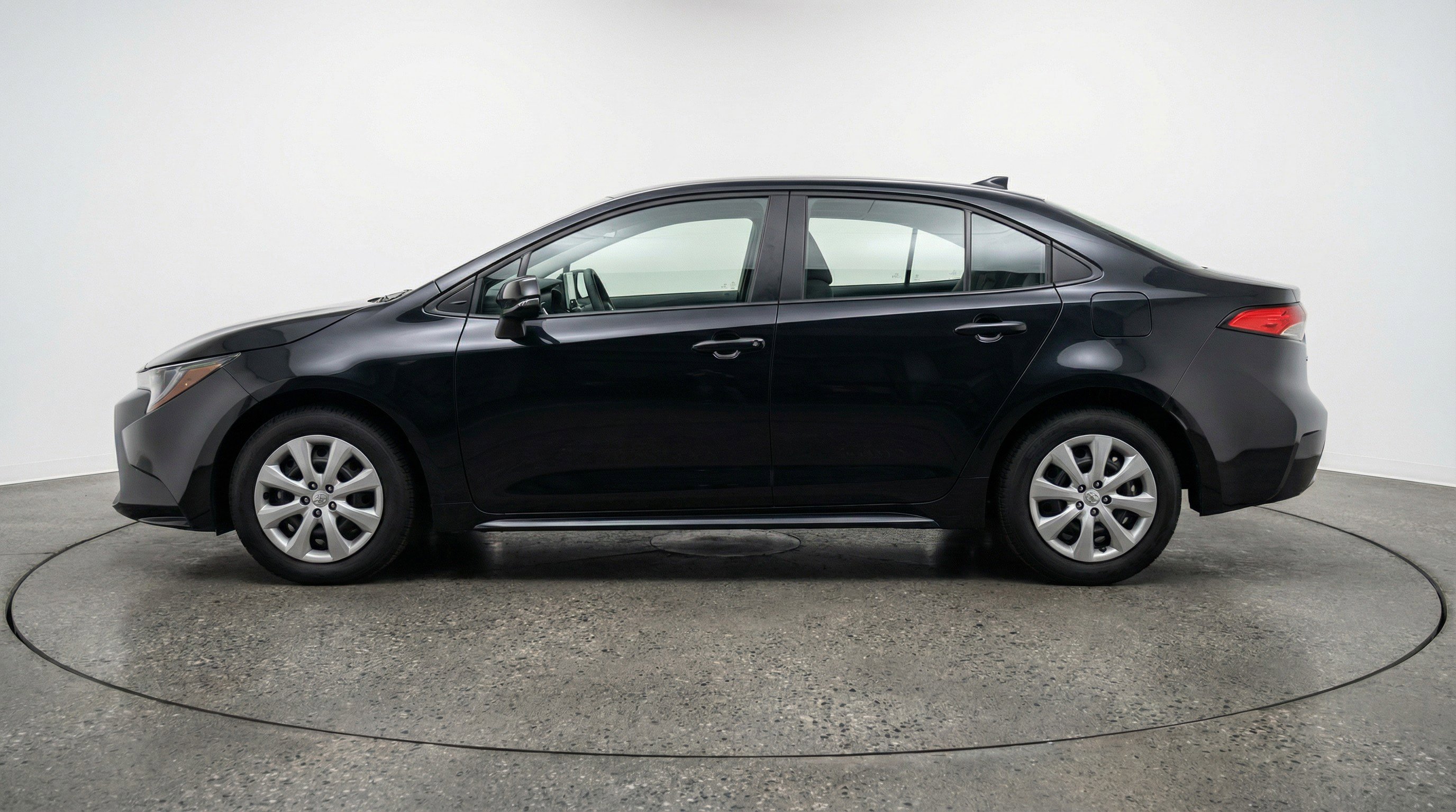 Used 2025 Toyota Corolla LE image 5