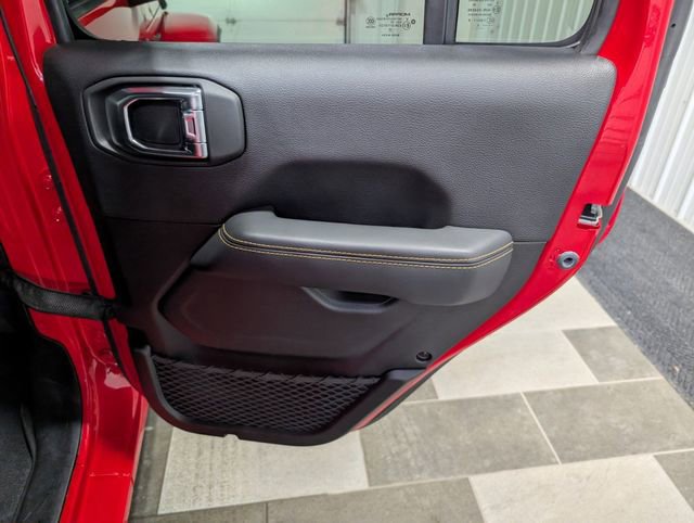 Used 2025 Jeep Wrangler Unlimited Sahara w/ Safety Group AWD/4WD image 24