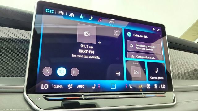 Used 2025 Volkswagen Tiguan SE R-Line image 45