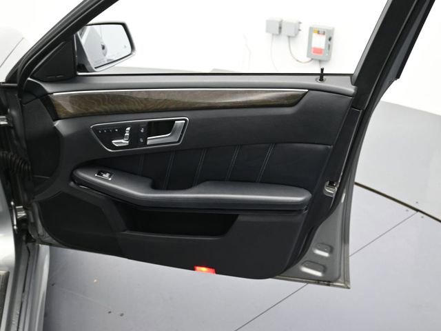 Used 2014 Mercedes-Benz E 350 4MATIC Sedan image 29