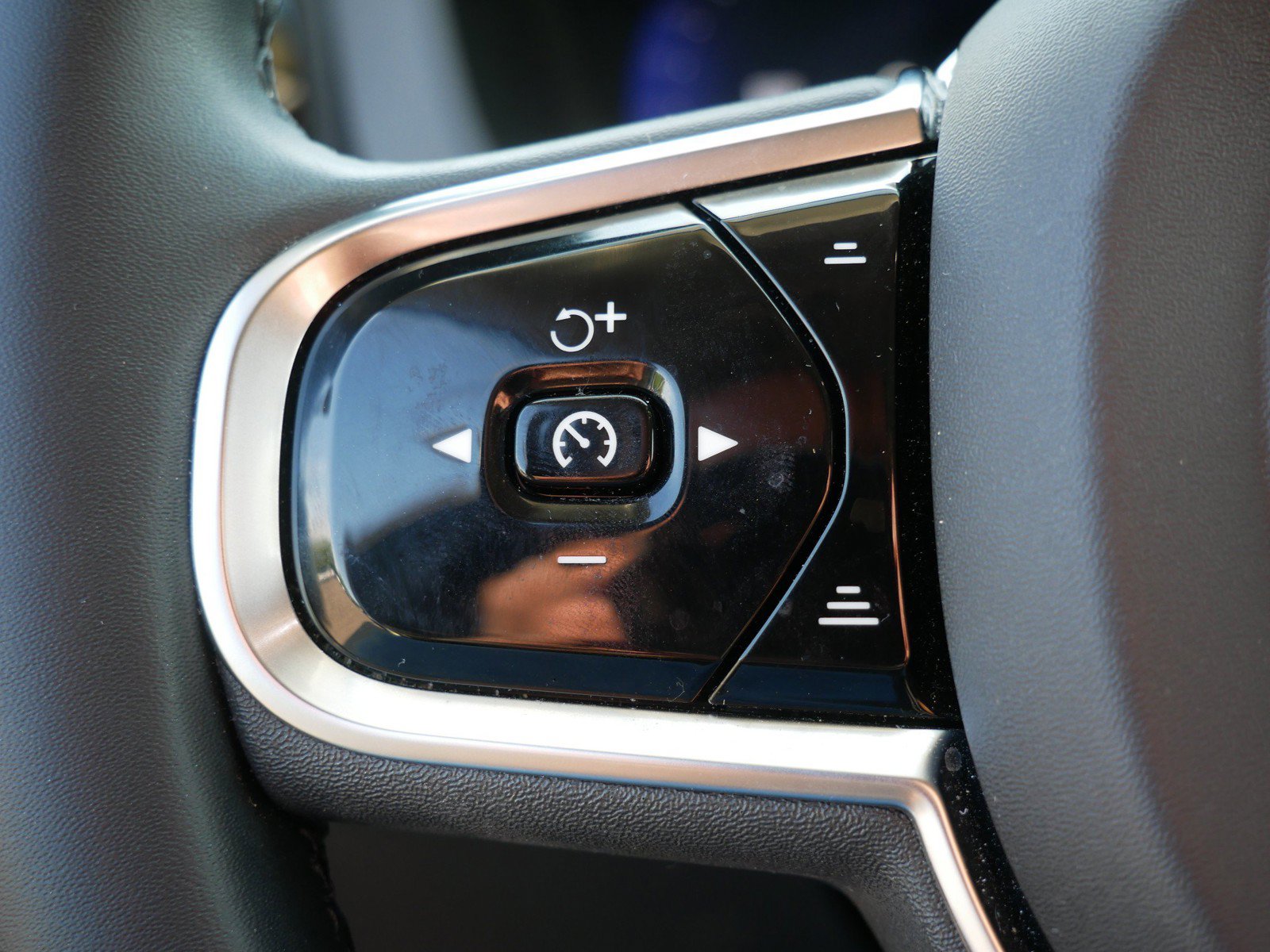 Certified 2024 Volvo XC60 T8 Plus w/ Climate Package AWD/4WD image 26