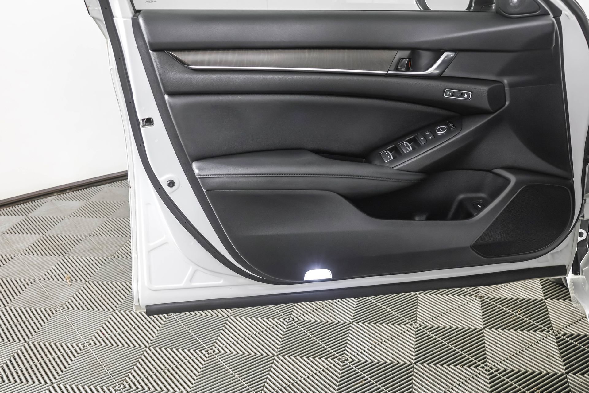 Used 2020 Honda Accord Touring image 35