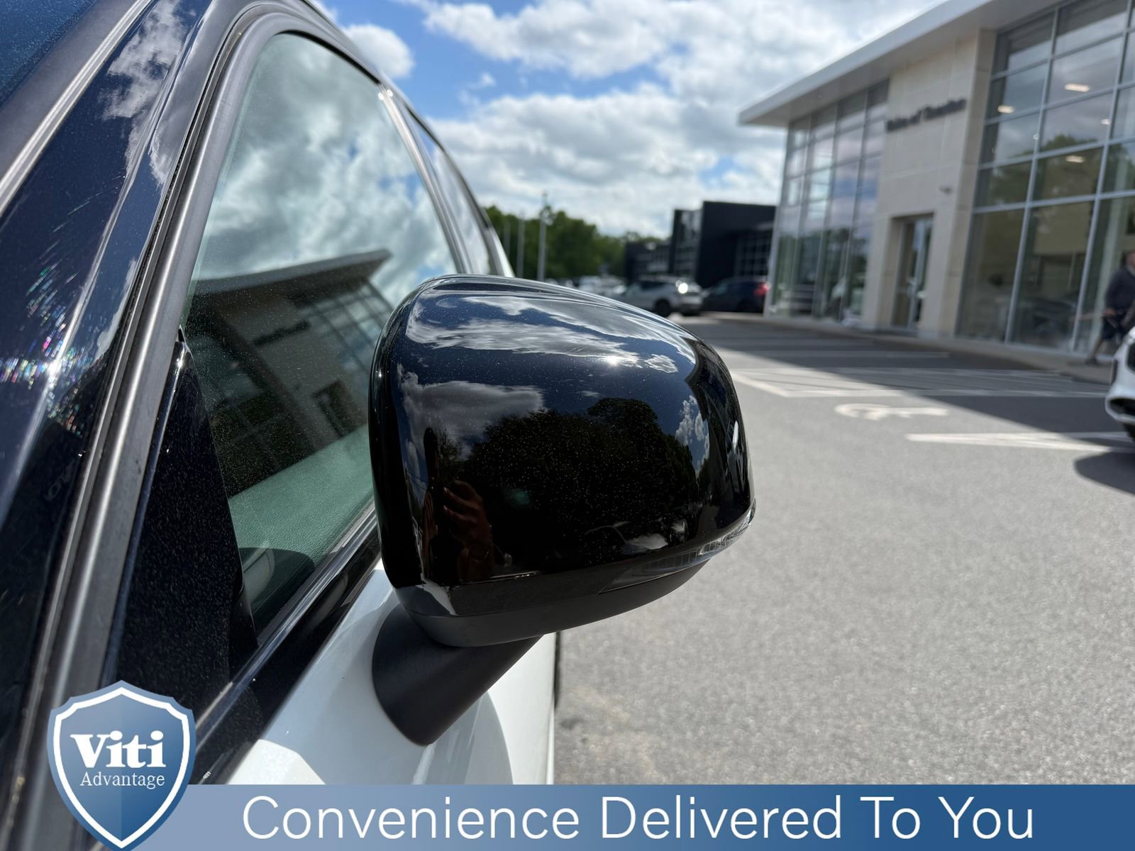 Used 2023 Volvo XC40 Recharge Ultimate w/ Protection Package Premier AWD/4WD image 11