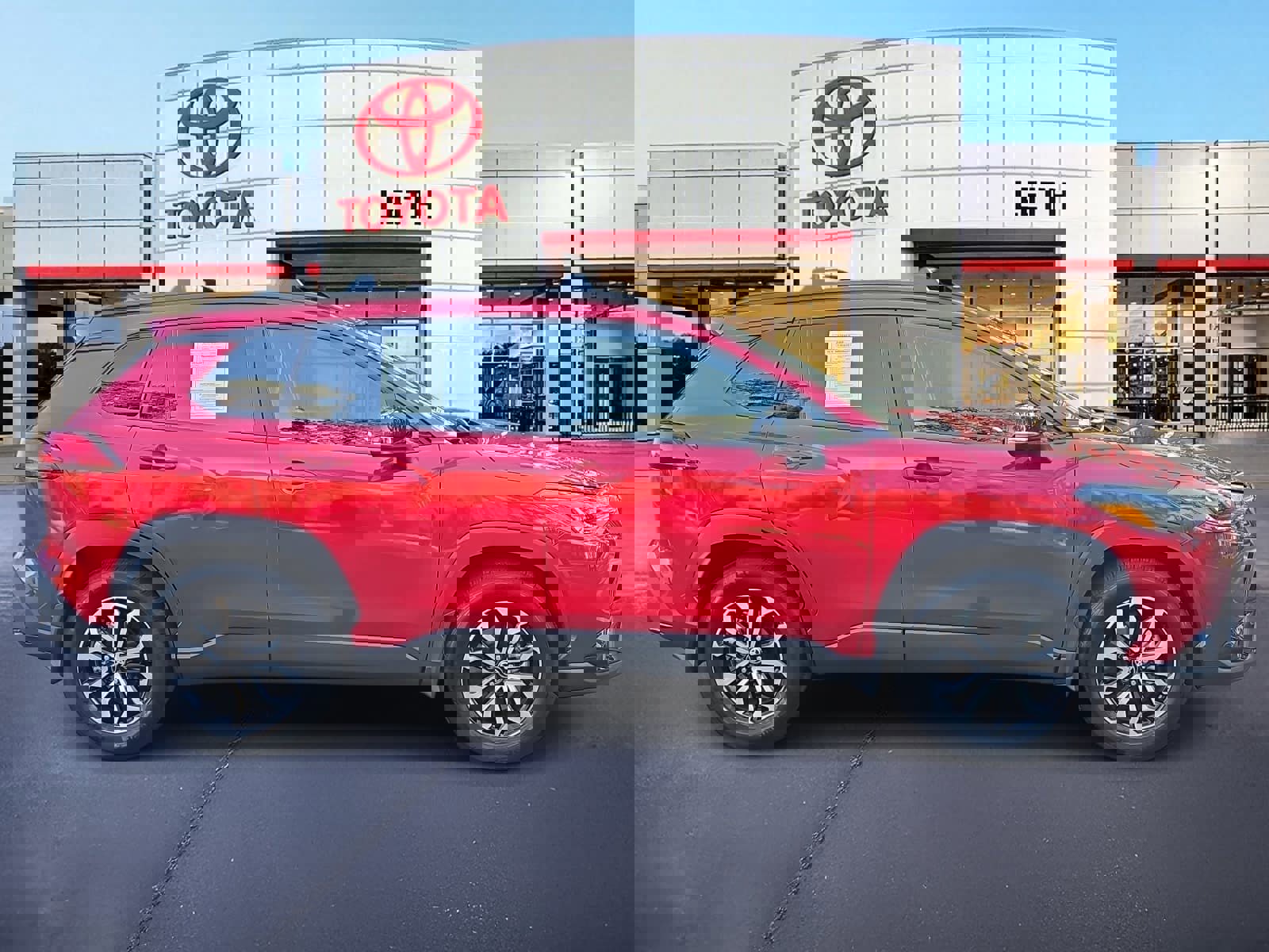 Used 2025 Toyota Corolla Cross AWD Hybrid image 4