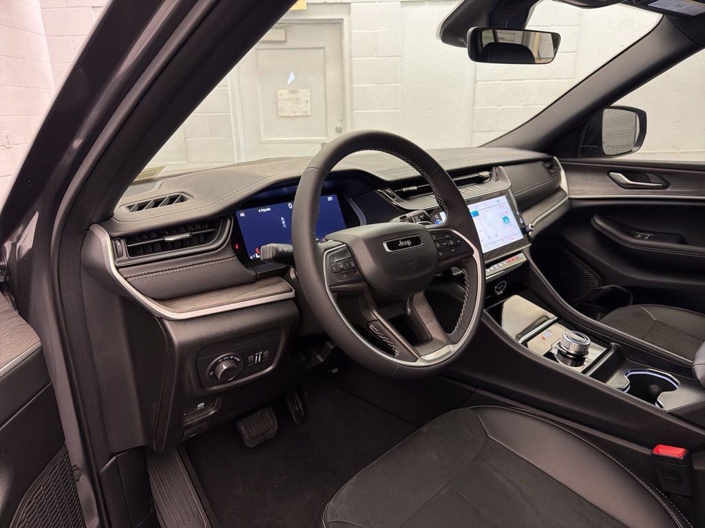 New 2026 Jeep Grand Cherokee Altitude RWD image 15