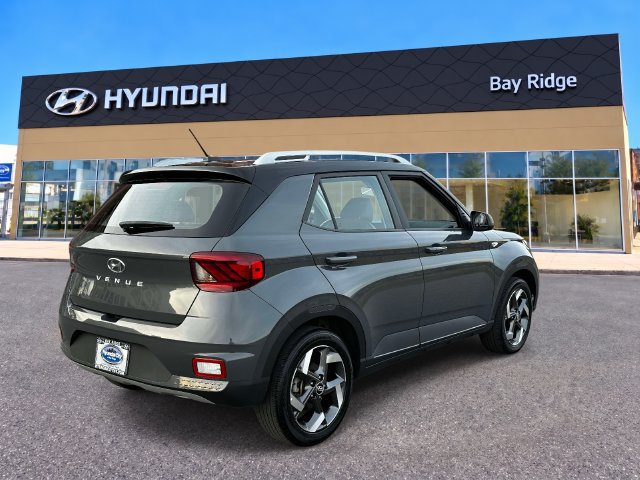 Used 2025 Hyundai Venue Limited FWD image 4