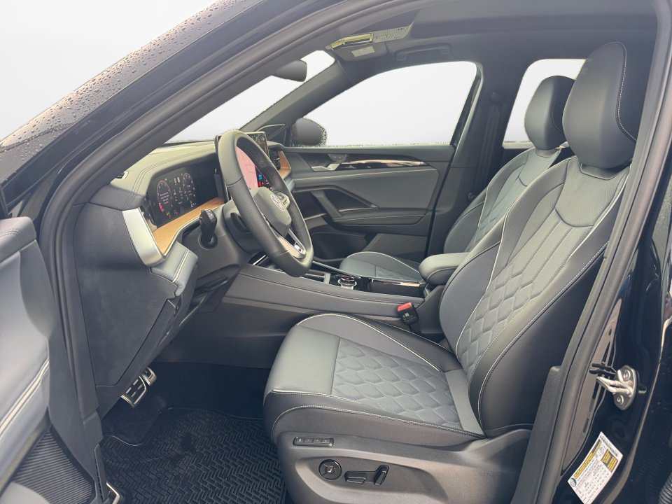 New 2026 Volkswagen Tiguan SEL R-Line AWD/4WD image 9