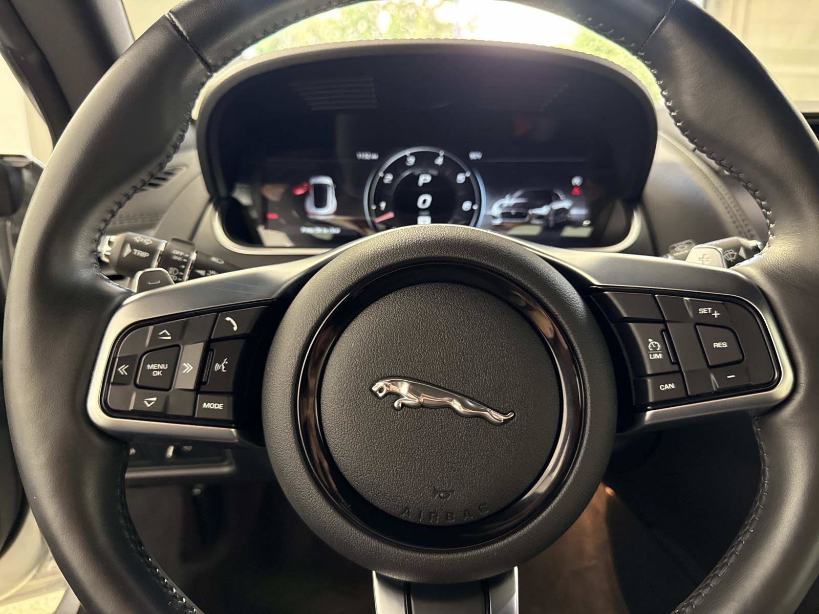 Used 2023 Jaguar F-TYPE Coupe RWD image 22