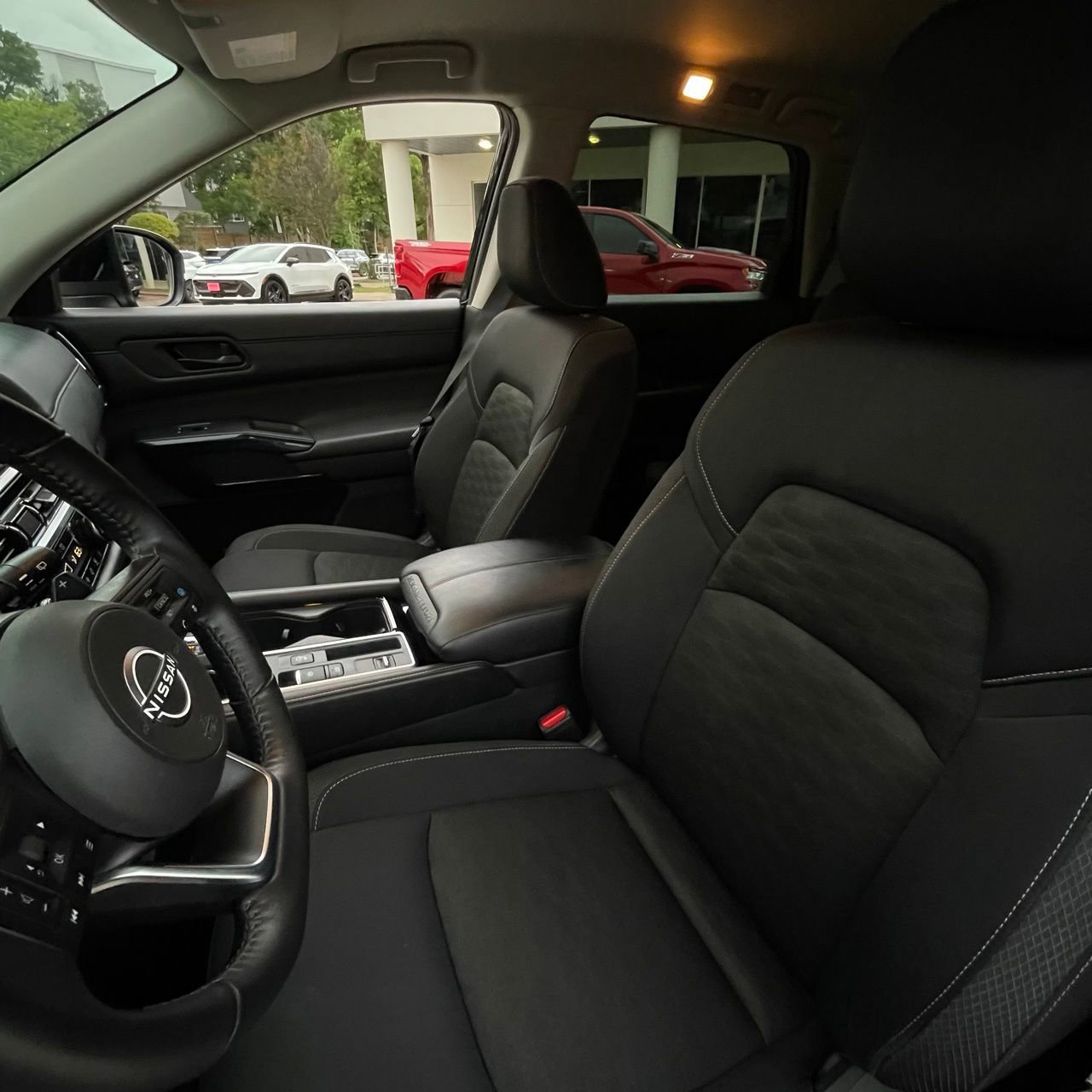 Used 2024 Nissan Pathfinder SV FWD image 22