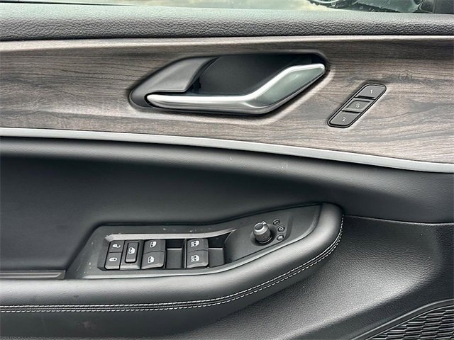 New 2025 Jeep Grand Cherokee L Limited w/ Black Appearance Package image 17