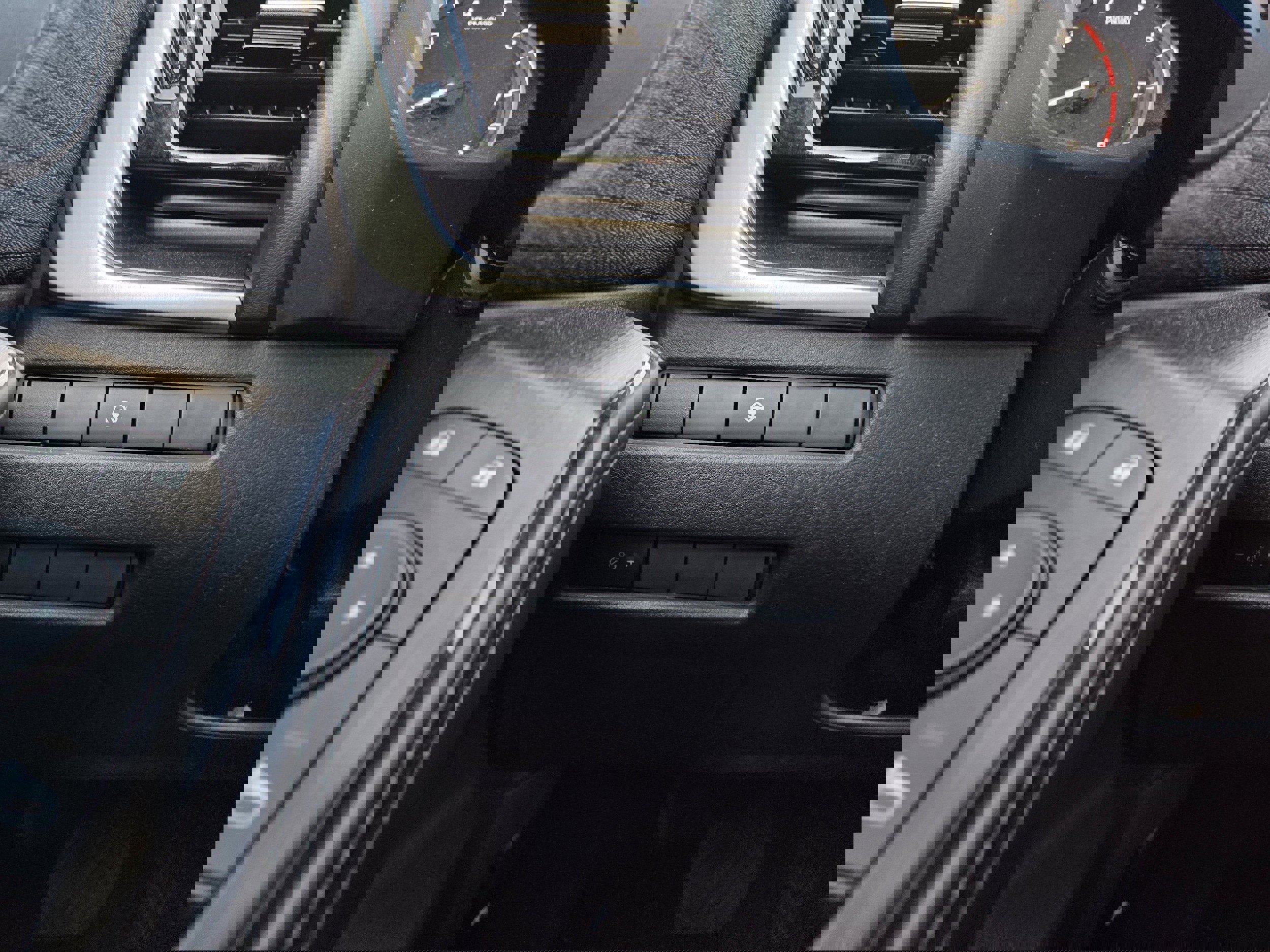 Used 2022 Nissan Rogue SV image 33