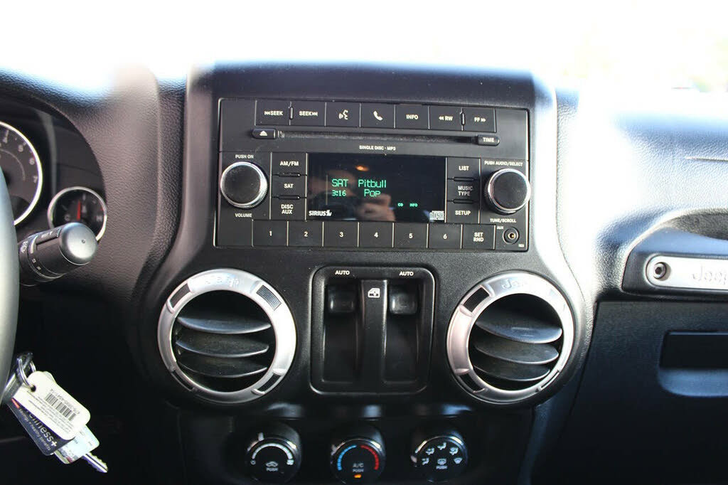 Used 2011 Jeep Wrangler Sahara w/ Connectivity Group AWD/4WD image 43