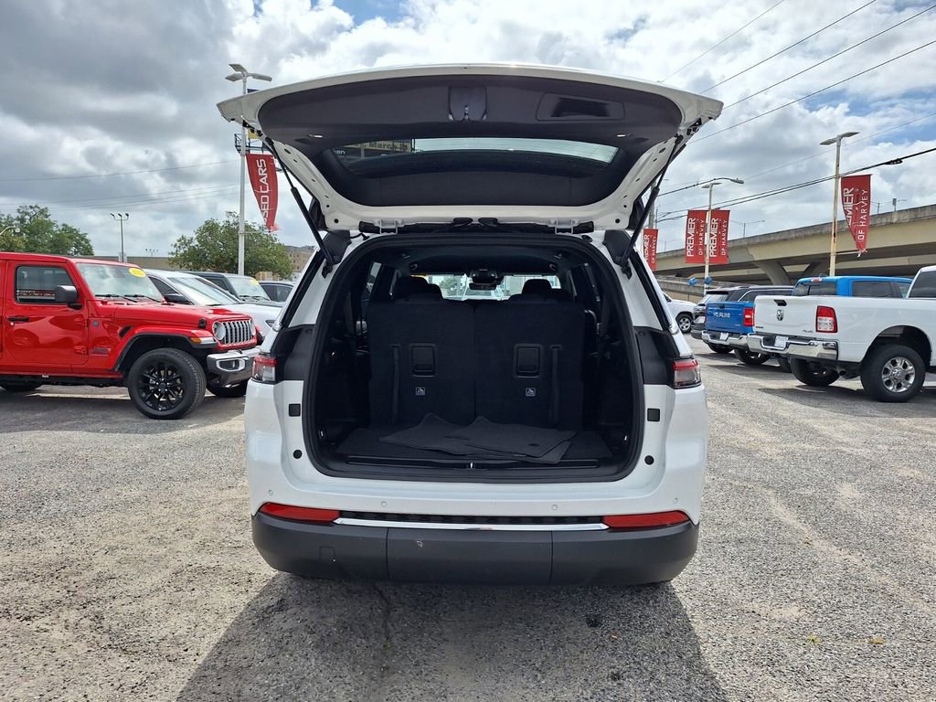 Used 2025 Jeep Grand Cherokee L Laredo image 27