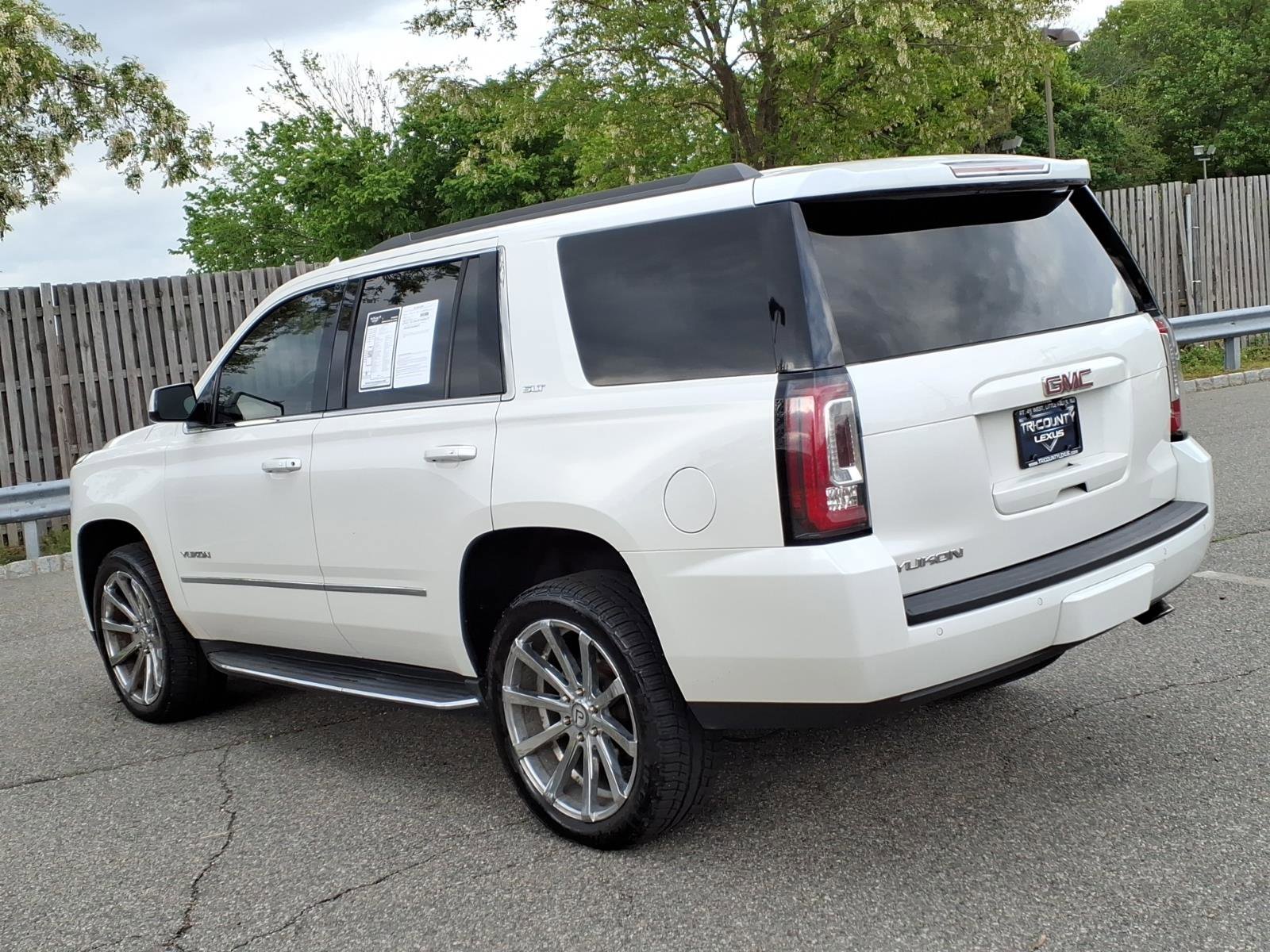 Used 2017 GMC Yukon SLT w/ Premium Edition AWD/4WD image 4