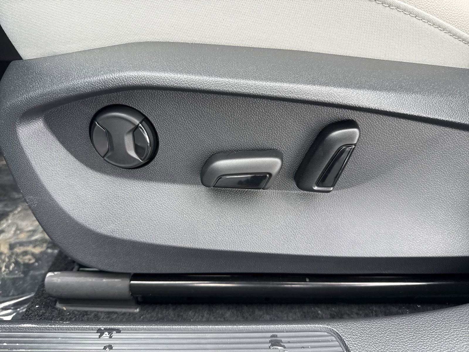 New 2026 Volkswagen Taos SE AWD/4WD image 13
