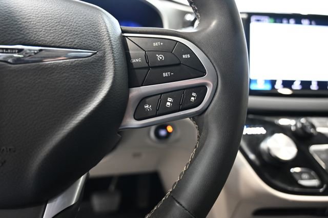 Used 2024 Chrysler Pacifica Touring-L FWD image 23