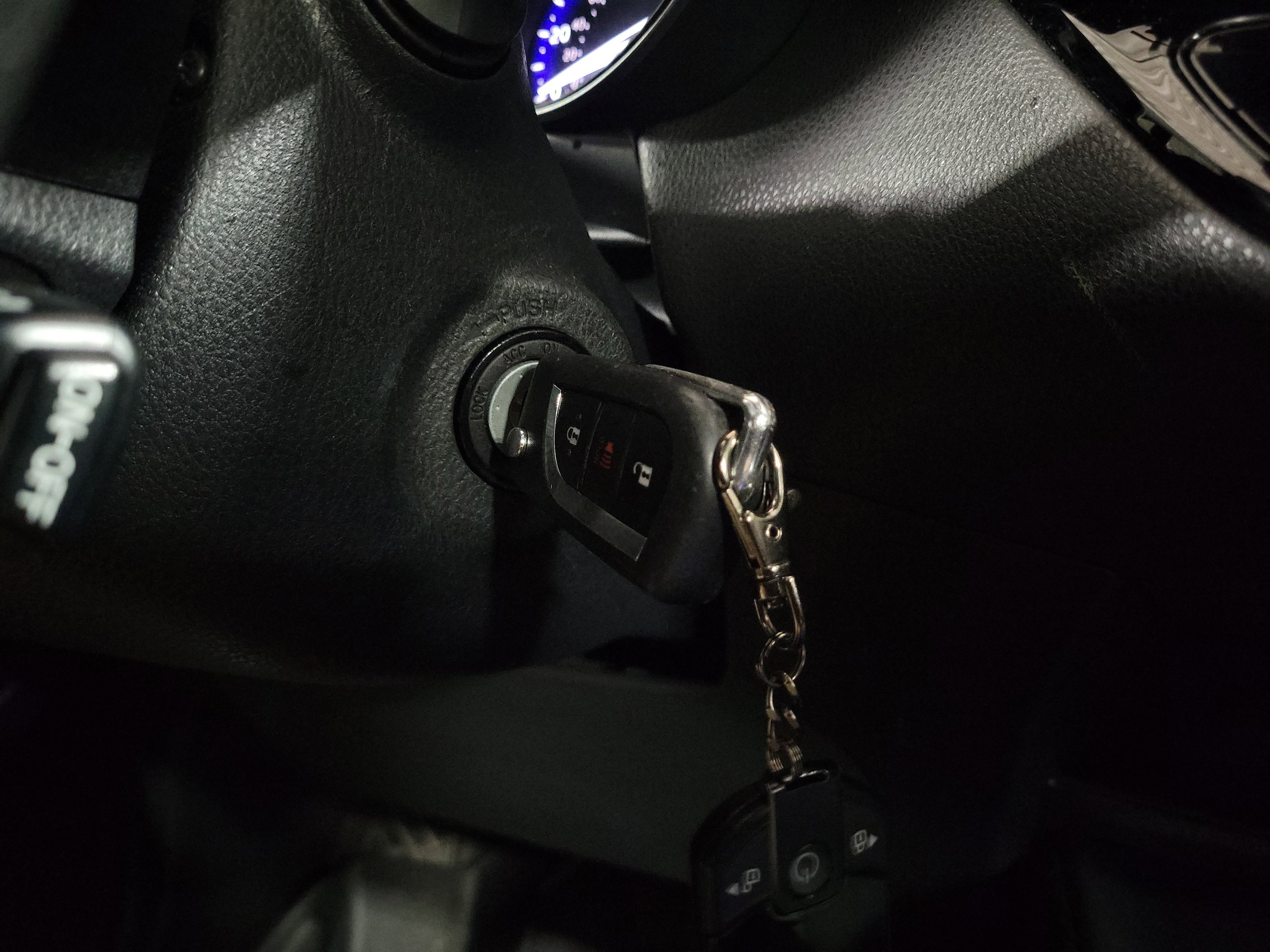 Used 2020 Toyota C-HR LE FWD image 27