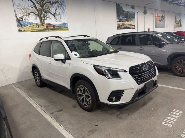 Used 2023 Subaru Forester Premium image 3