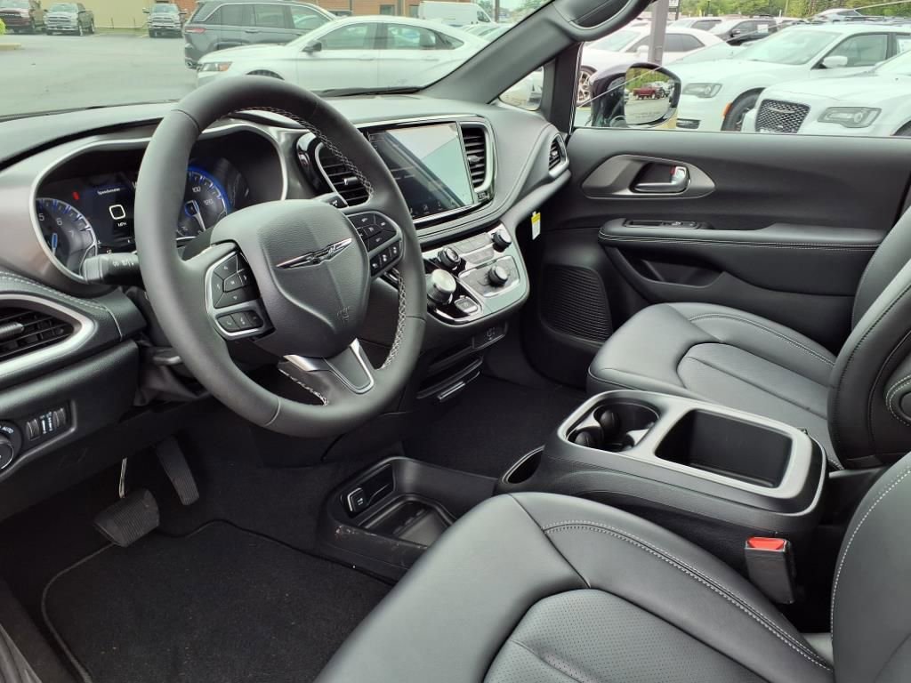 New 2026 Chrysler Pacifica Select image 12