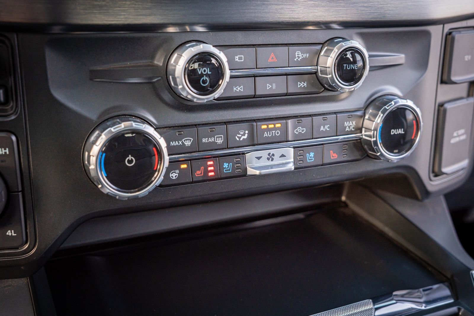 Used 2025 Ford F350 Lariat w/ Lariat Ultimate Package image 25