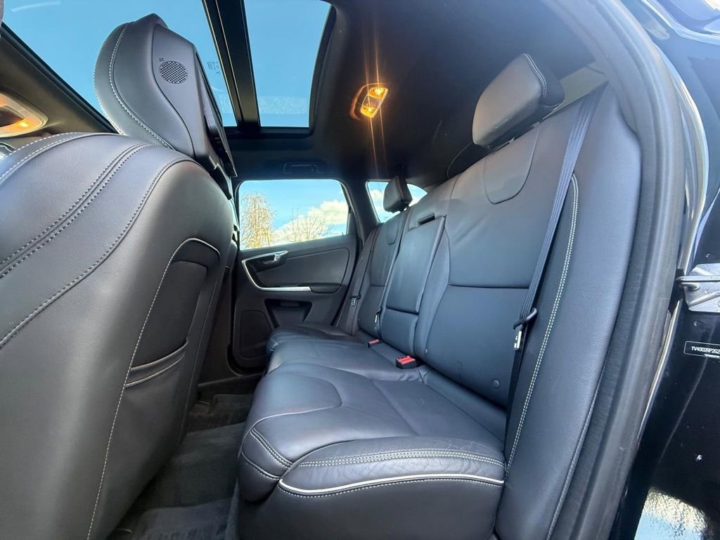 Used 2016 Volvo XC60 T6 R-Design image 18