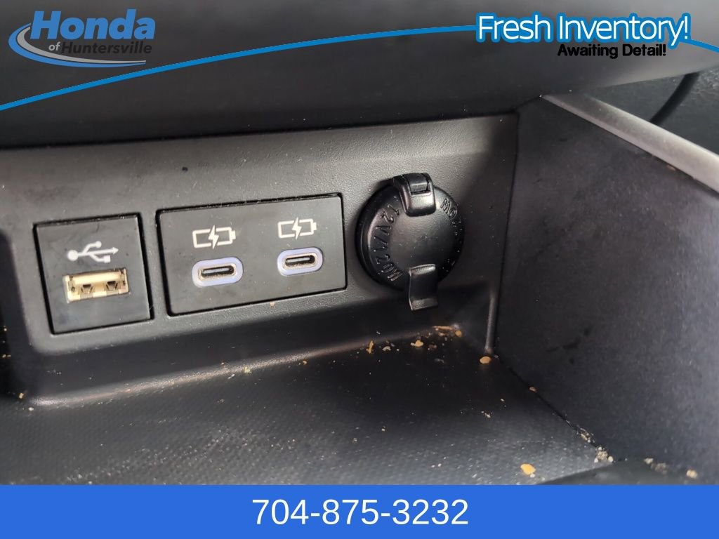 Used 2023 Toyota Highlander XLE image 23