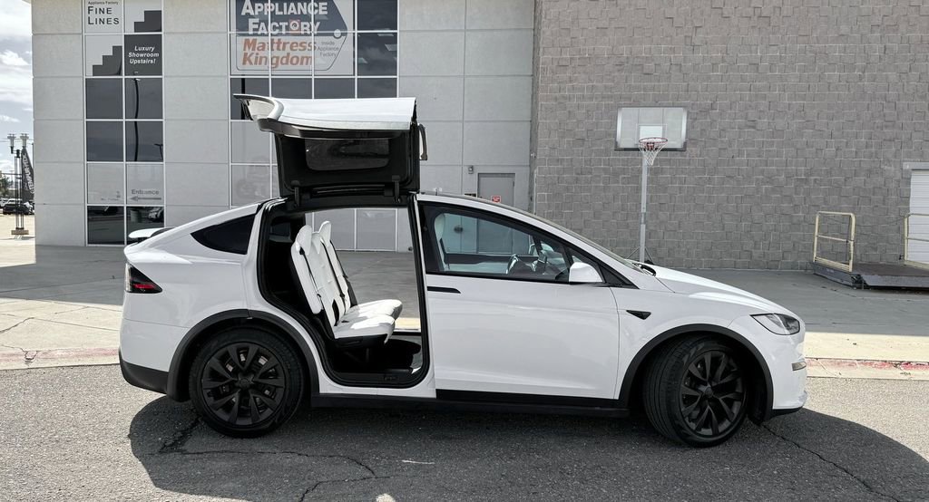 Used 2022 Tesla Model X image 7
