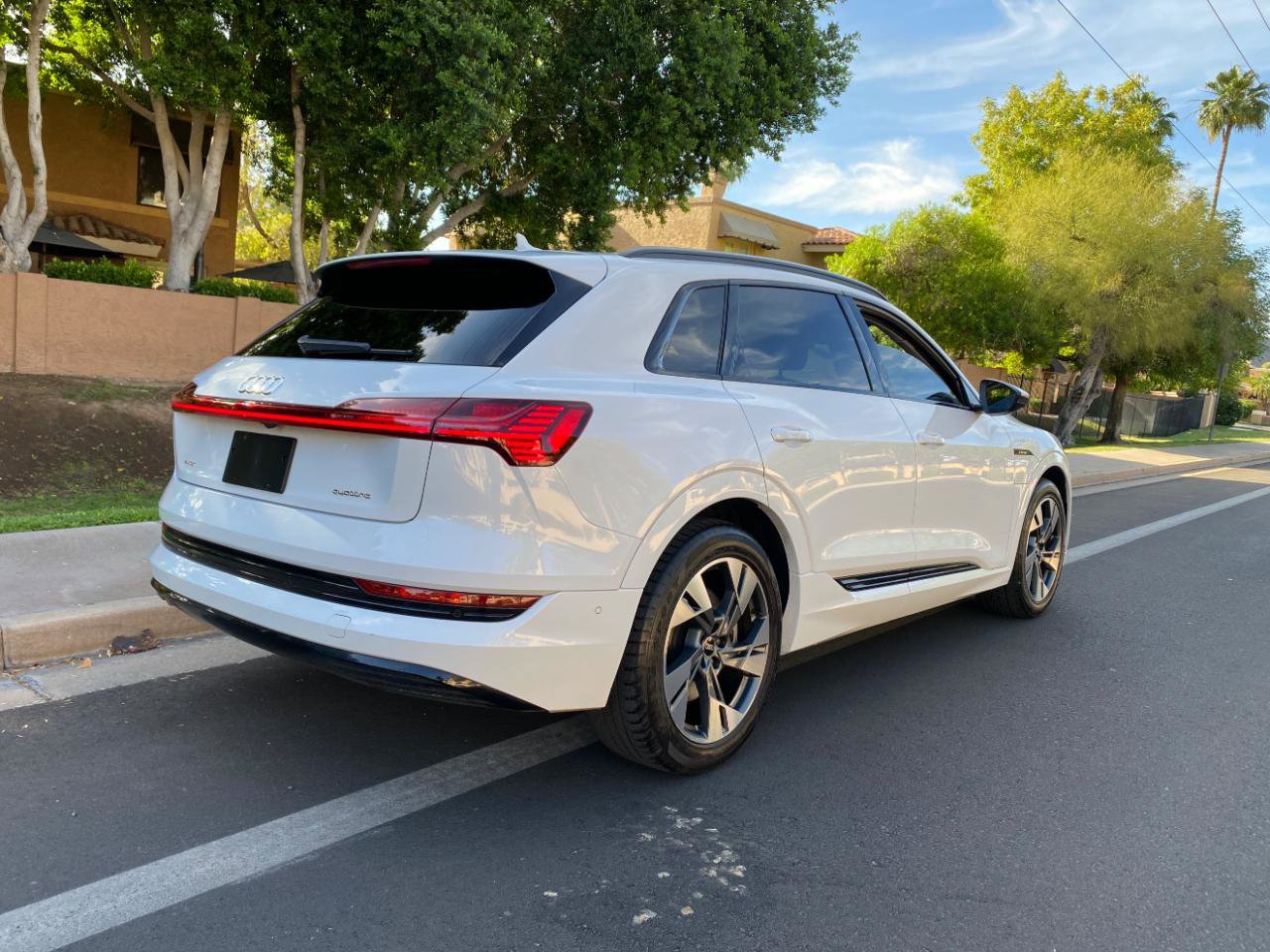 Used 2021 Audi e-tron Premium w/ Convenience Plus Package AWD/4WD image 5