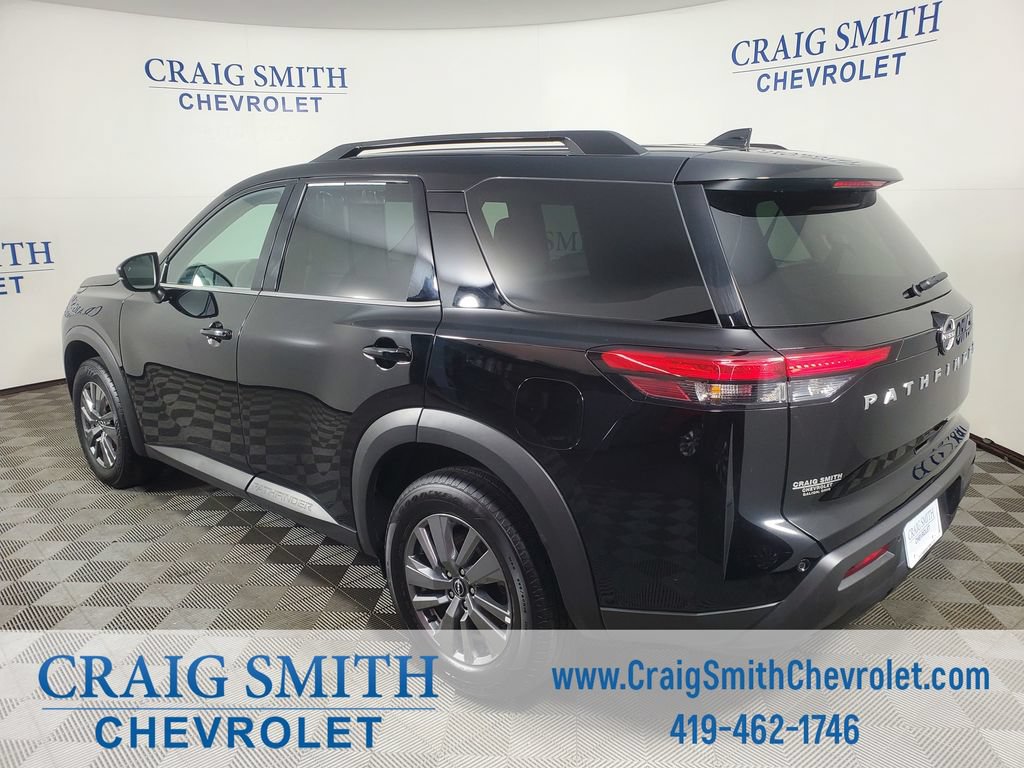 Used 2025 Nissan Pathfinder SV FWD image 3