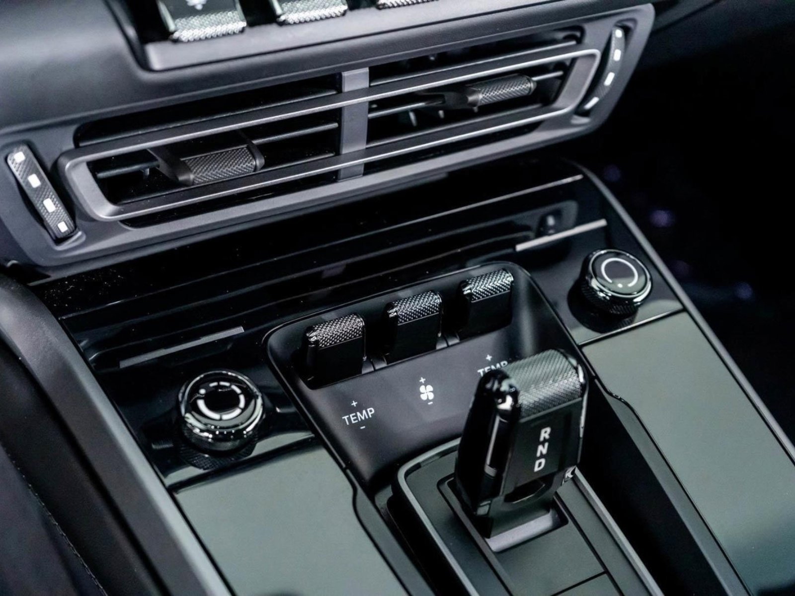 Used 2024 Porsche 911 Carrera 4S w/ Sport Package image 28