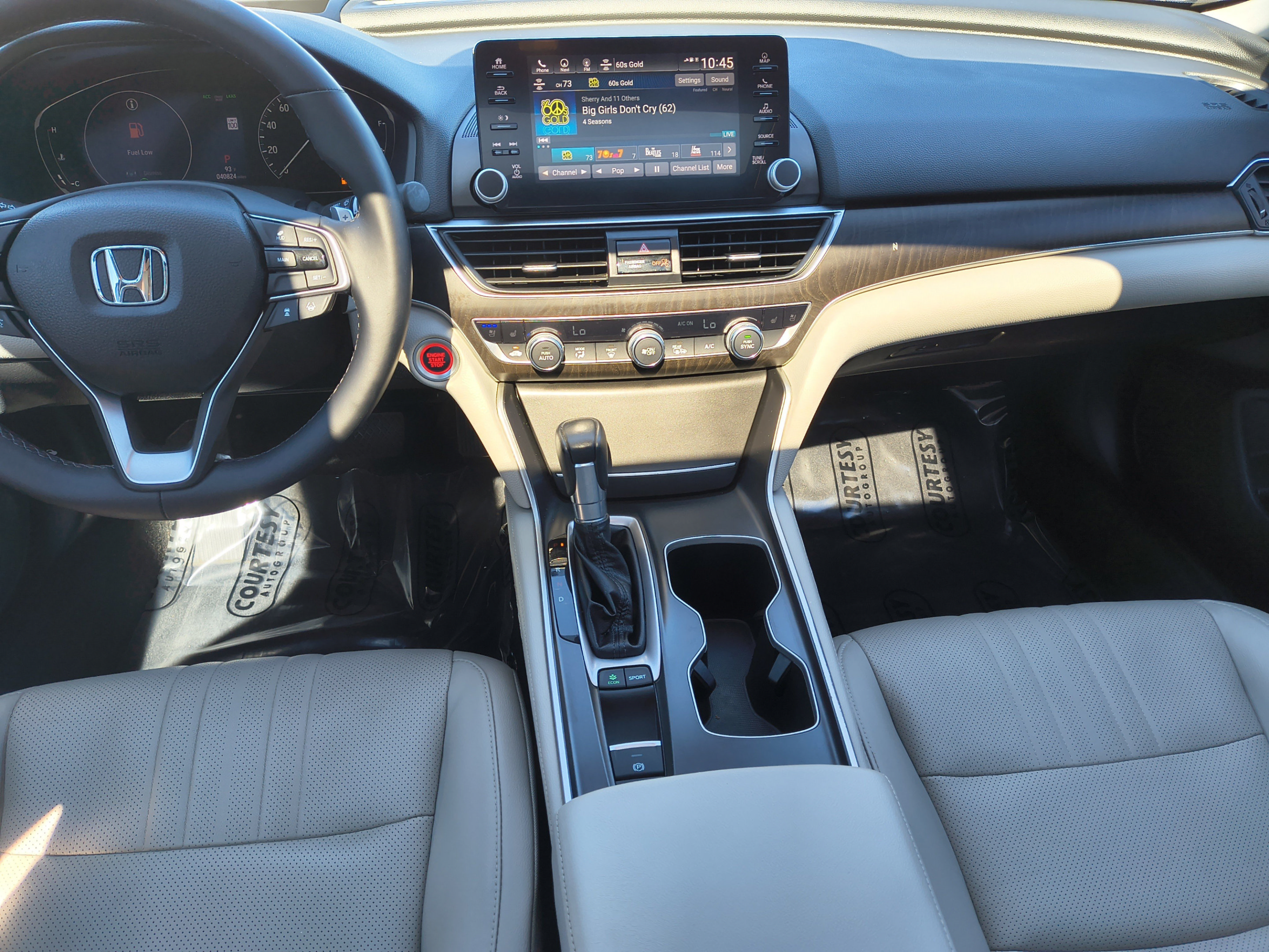 Used 2018 Honda Accord Touring image 12