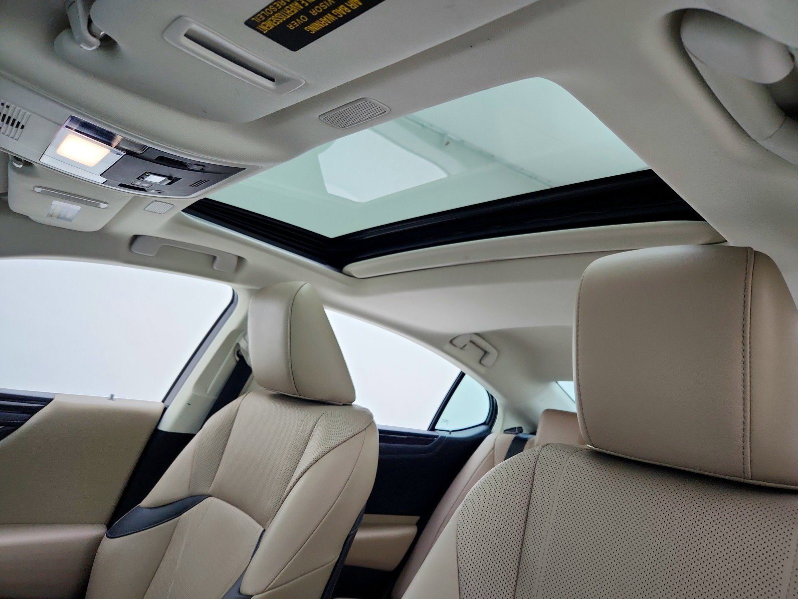 Used 2019 Lexus ES 300h w/ Accessory Package 2 FWD image 18