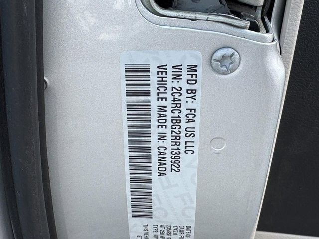 Used 2024 Chrysler Pacifica Touring-L FWD image 30