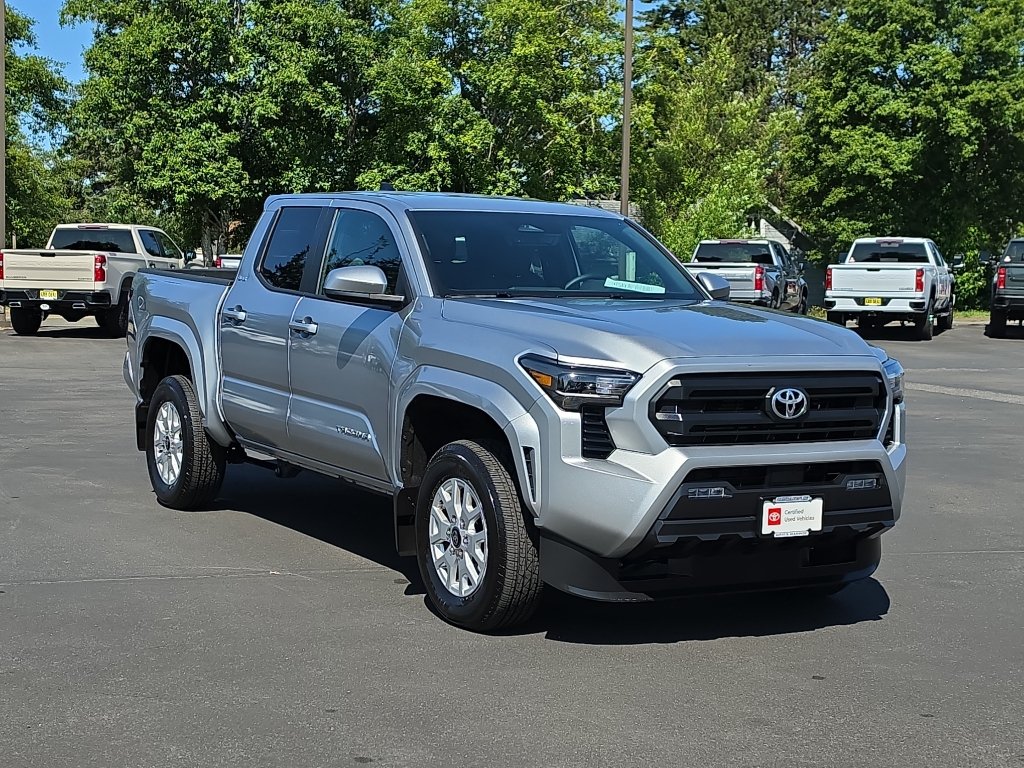Certified 2025 Toyota Tacoma SR5 AWD/4WD image 2