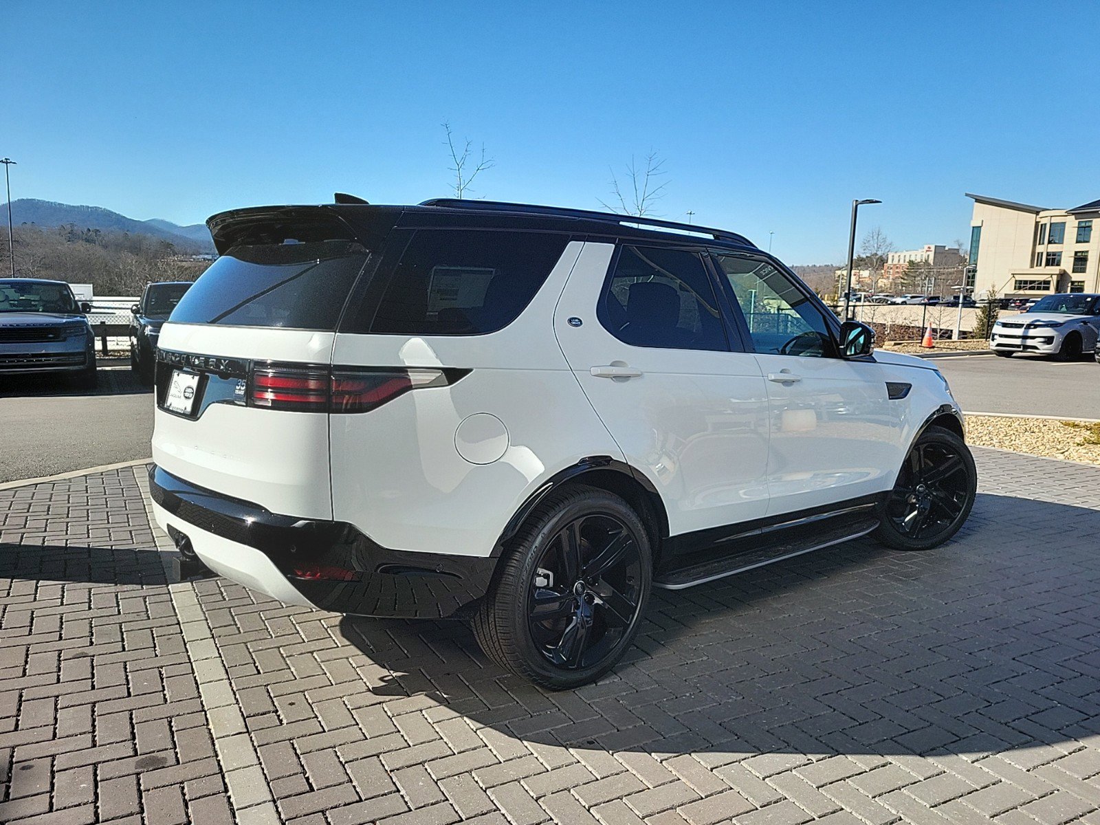 Certified 2025 Land Rover Discovery Dynamic SE AWD/4WD image 5