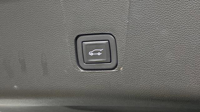 Used 2023 Chevrolet Traverse LT w/ Midnight/Sport Edition image 34
