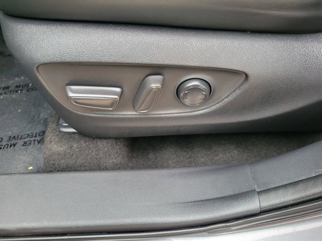 Used 2023 Toyota Highlander XLE image 39