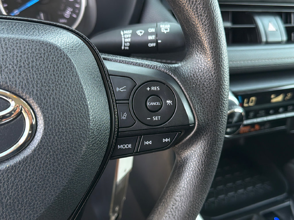 Used 2021 Toyota RAV4 LE AWD/4WD image 23